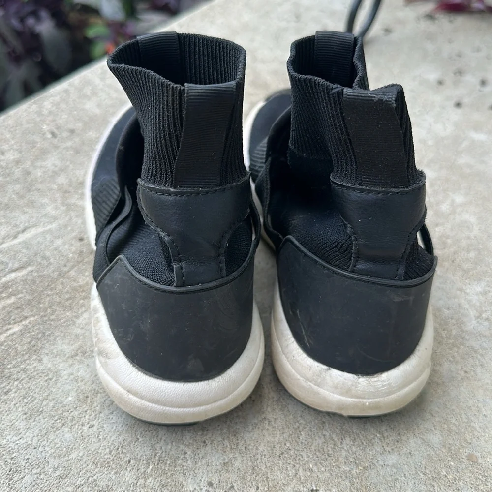 Zara Kids Black slip on sneakers size 32